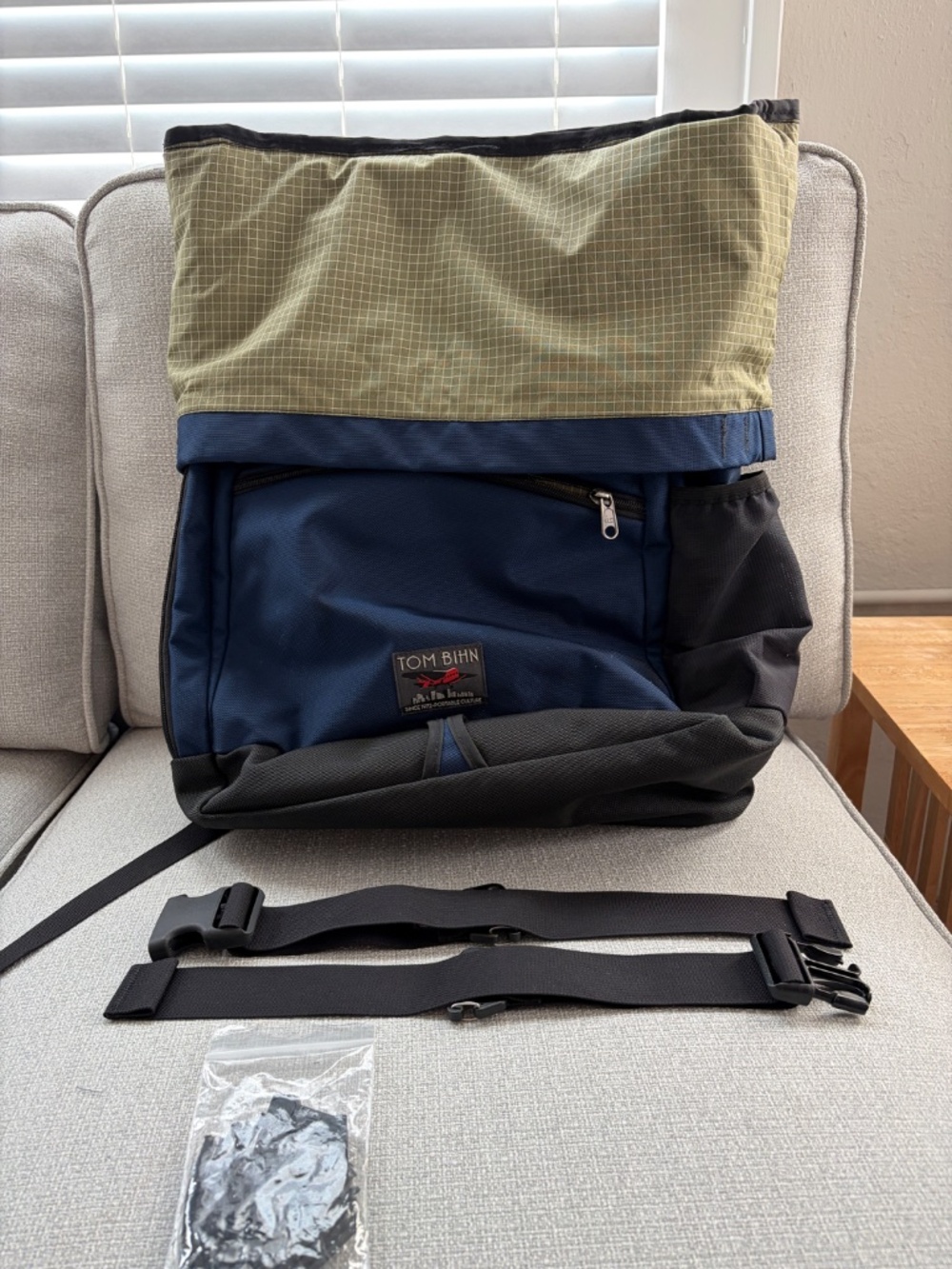 Tom Bihn Backpack - Addax 31 Deep Blue Ballistic/Taiga 200 Halcyon - Picture 4 of 7